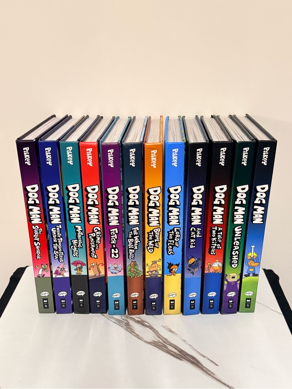 12 📚 Dog Man Hardcover books by Dav Pilkey - excellent conditon